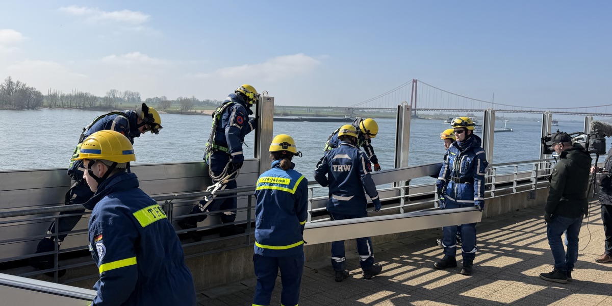 Grote hoogwateroefening in Emmerich am Rhein
