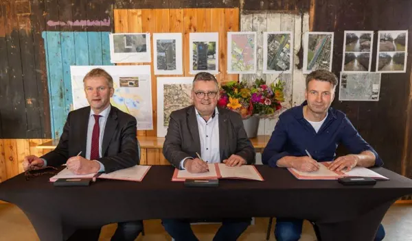 Gedeputeerde Maurits Von Martels Van Provincie Overijsel, Burgemeester Thomas Berling Van Nordhorn En Dhr. Raben (C) Morsink Multimedia