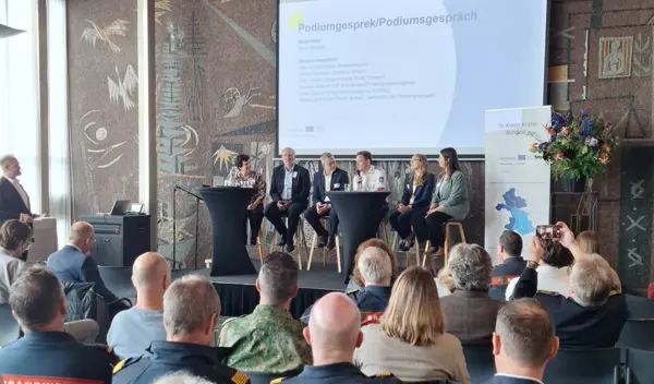 Podiumsgespräch Podiumgesprek ERMWIC Jahrestreffen Quer