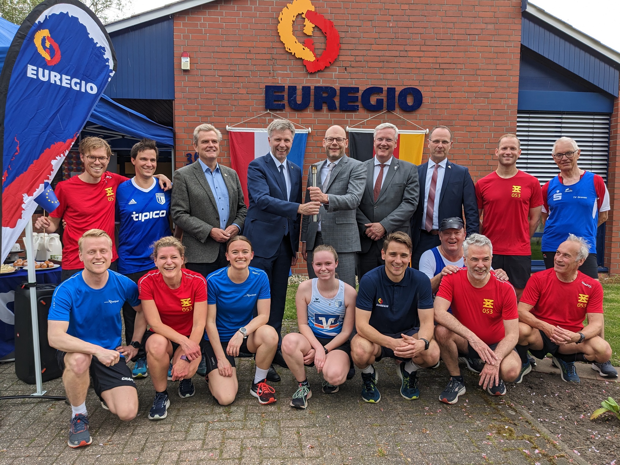 Übergabefriedensfeuerenschedeeuregiogronau (C) EUREGIO