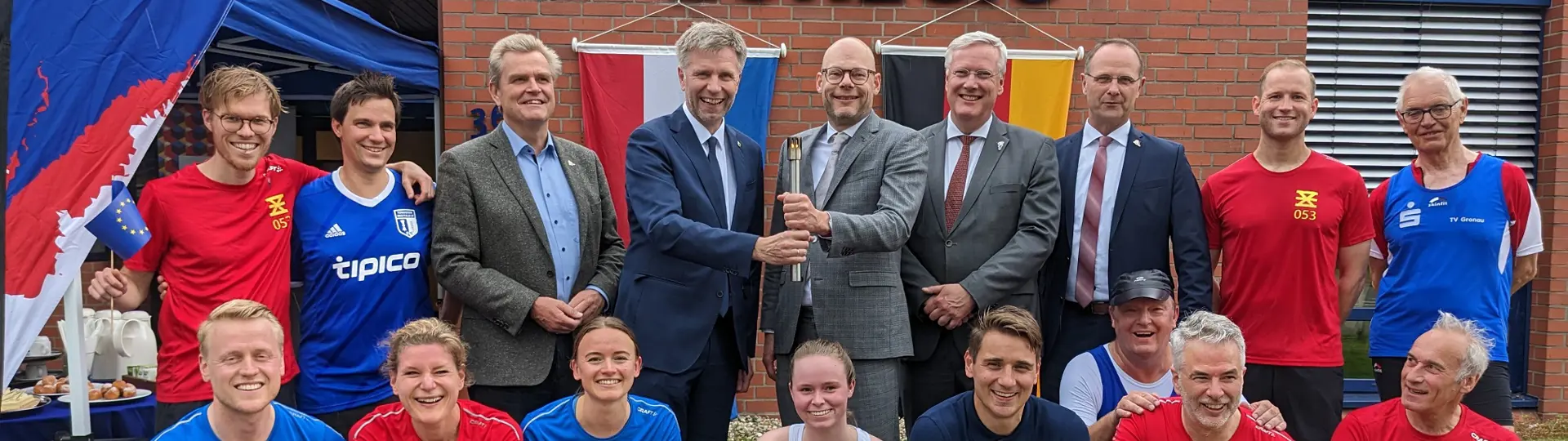 Übergabefriedensfeuerenschedeeuregiogronau (C) EUREGIO