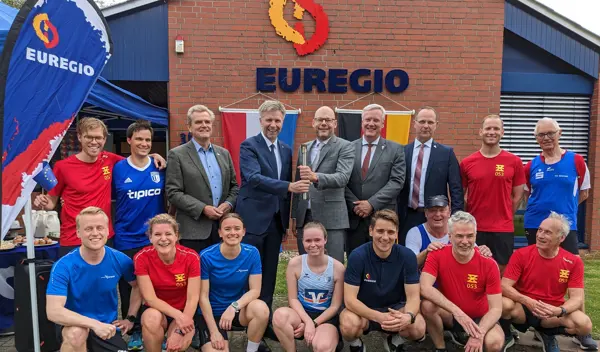 Übergabefriedensfeuerenschedeeuregiogronau (C) EUREGIO