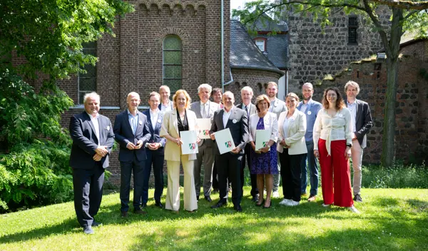 Groepsfoto van alle betrokkenen bij de Milieuverklaring