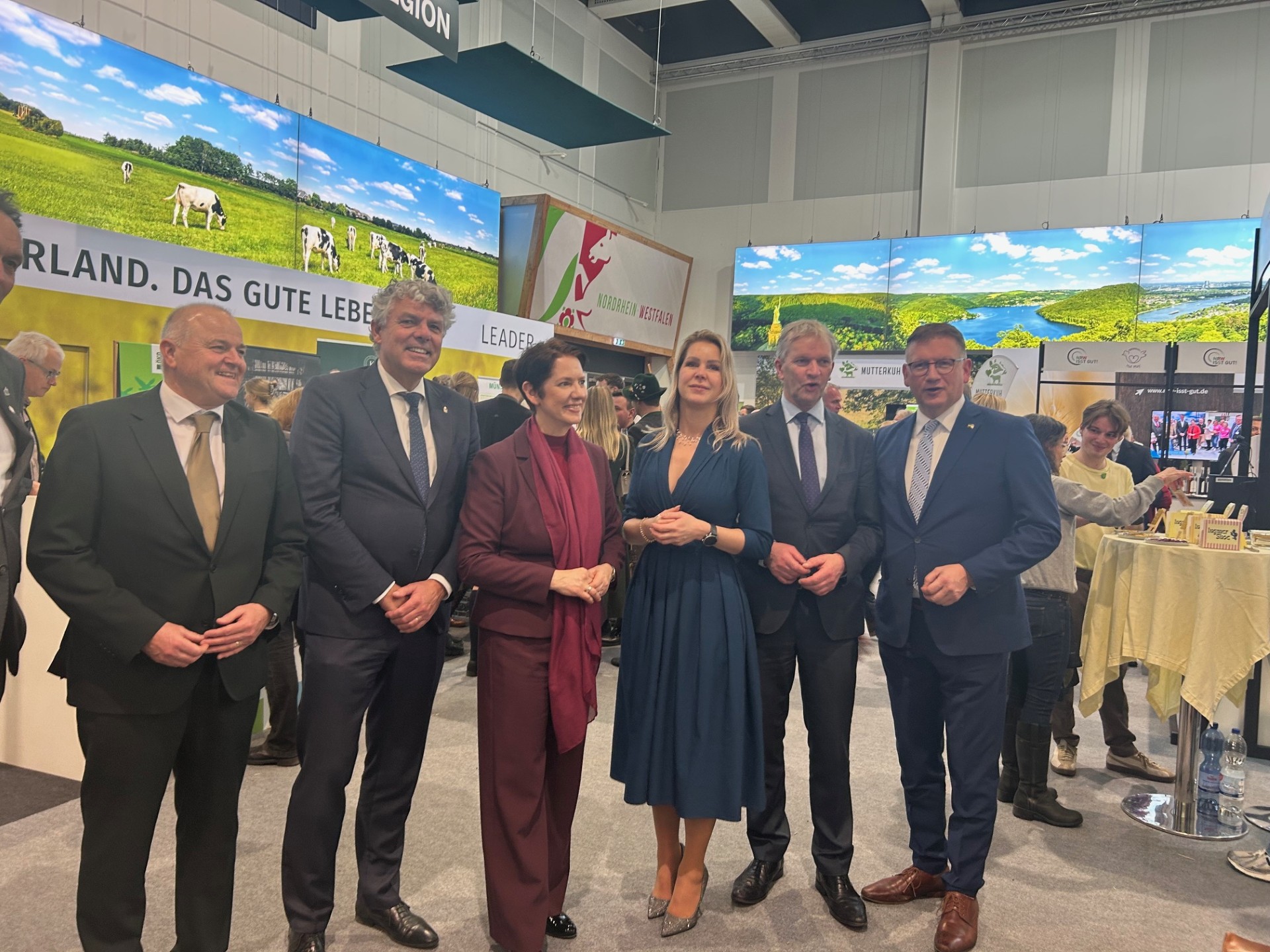 06901901 073F 44A8 B9cc 8906A9d326c3