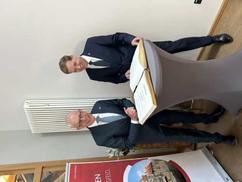 De ondertekening van het Goldenes Buch