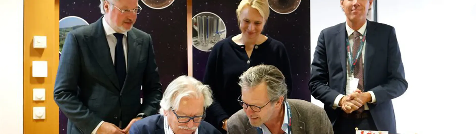 Ondertekening Dza En Nikhef Et