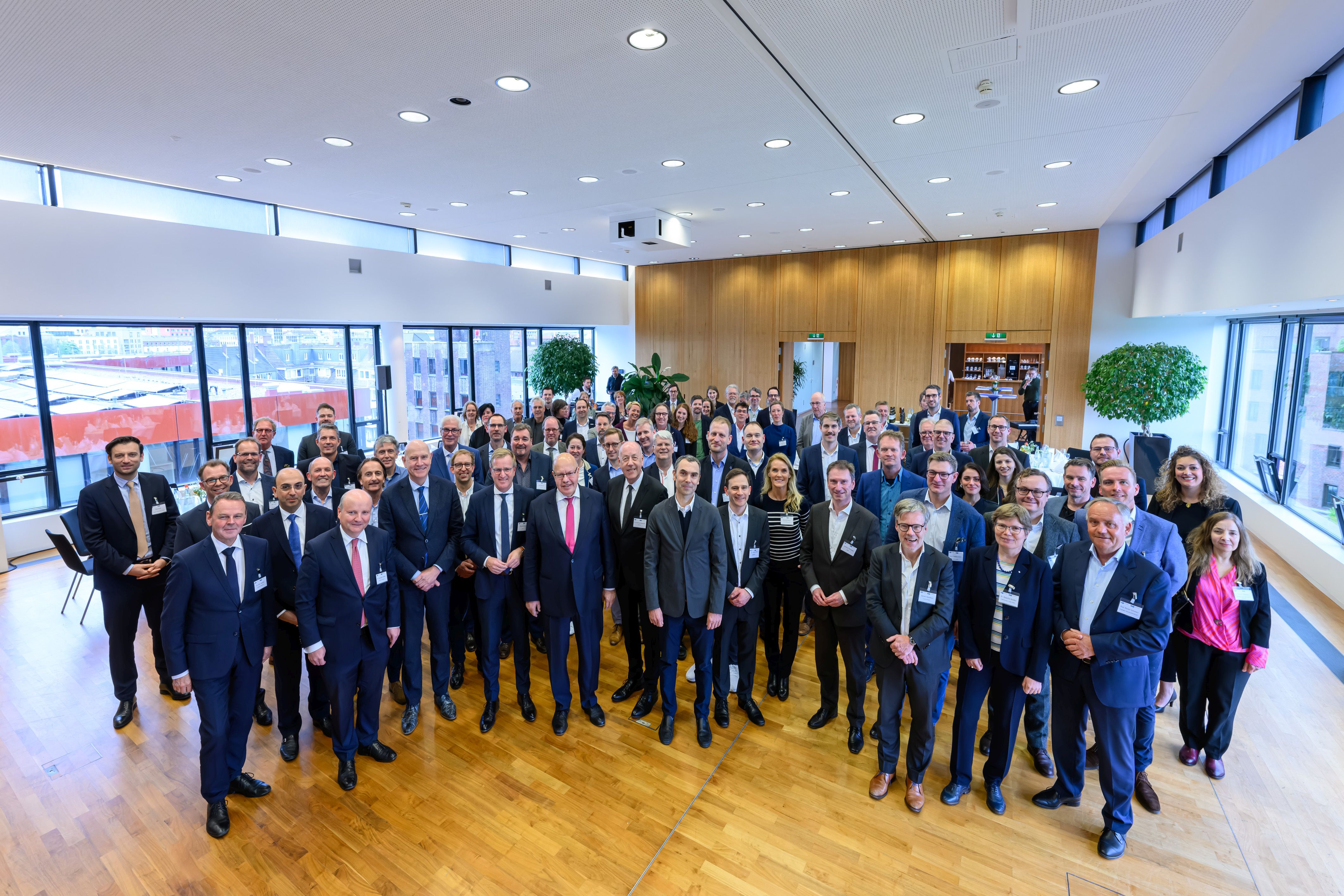 015MM8 2327 MICHAEL C MOELLER (C) Michael C. Möller