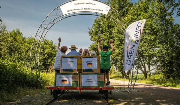 Der Grenzinfopunkt Der Euregio Rhein Waal Berät Grenzpendler Über Wohnen, Arbeiten Und Studieren Im Nachbarland.