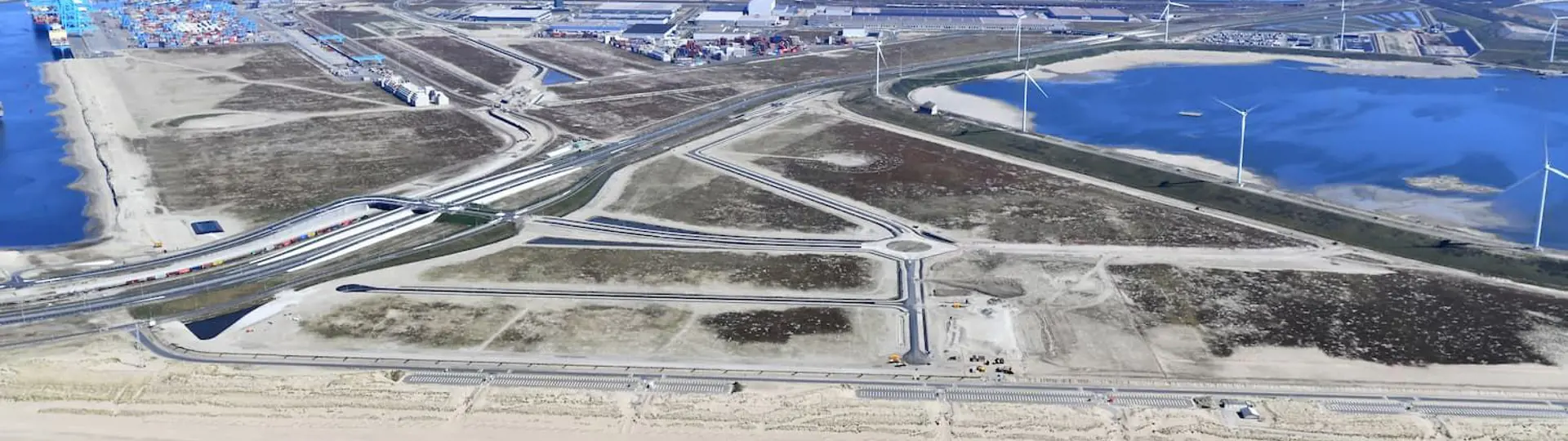 Luchtfoto Distripark Maasvlakte West Havenbedrijf Rotterdam Danny Cornelissen Juni 2020