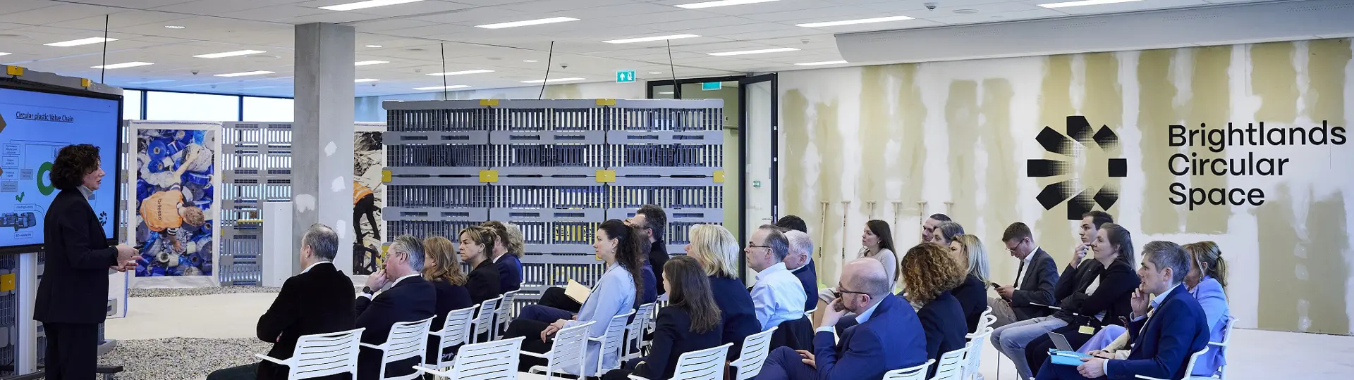 Presentatie Brightlands Circular Space tijdens het werkbezoek van Mona Neubaur in januari 2025